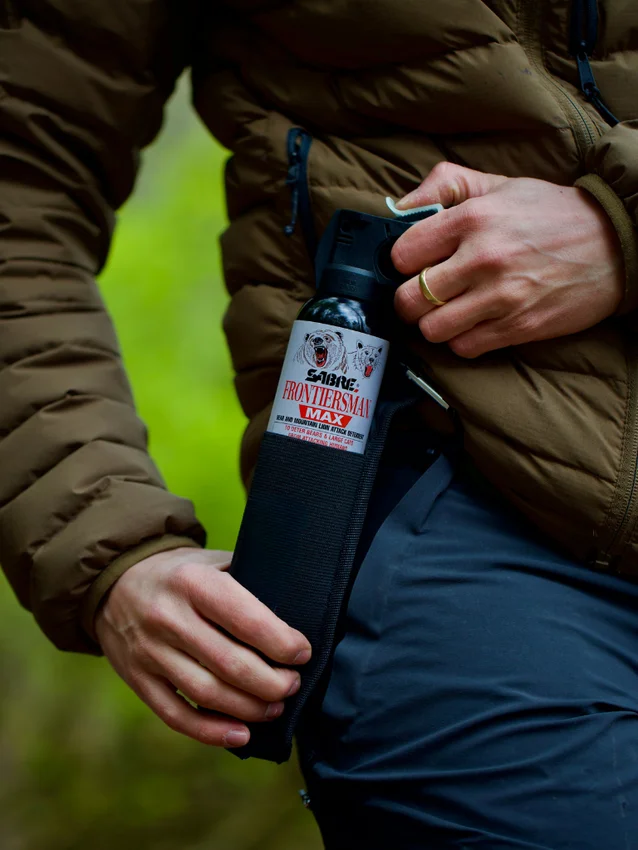 Sprej na medvědy SABRE Frontiersman MAX + puzdro