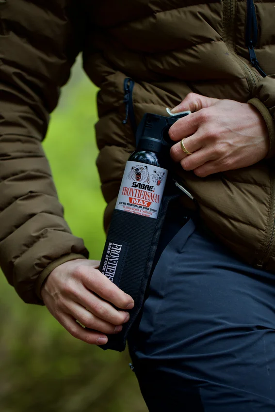 Sprej na medvědy SABRE Frontiersman MAX + puzdro
